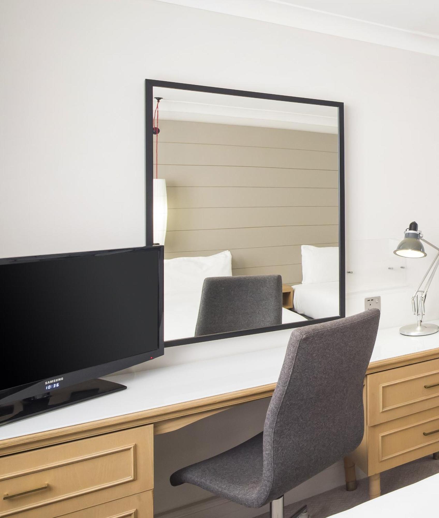 Holiday Inn Peterborough West By Ihg Exterior photo